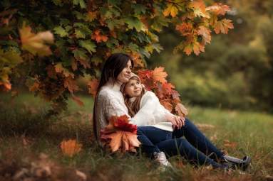 Осенняя семейная фотосессия на природе - фото идеи (16)