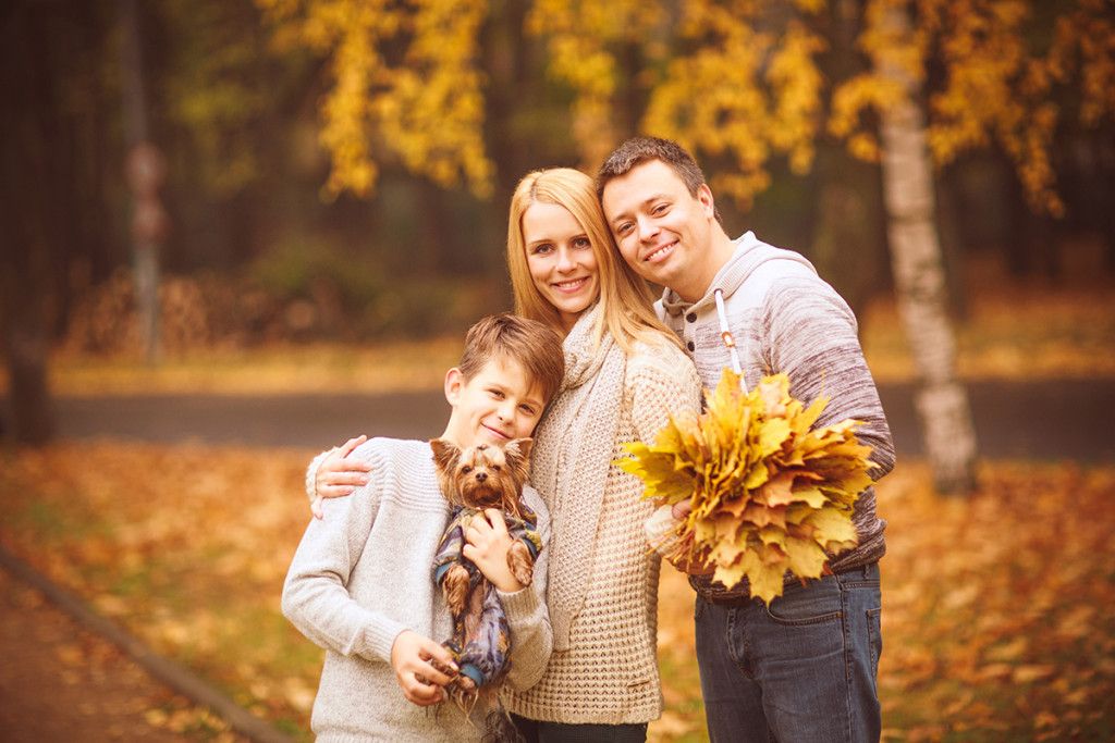 Осенняя семейная фотосессия на природе   фото идеи (8)