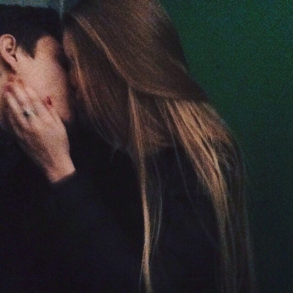 Фото девушка с парнем без лица целуются на аву007
