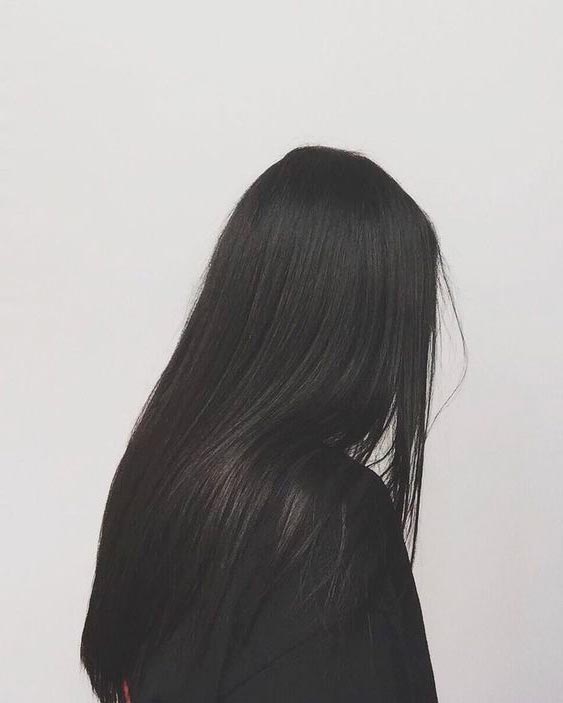 Фото брюнетки с длинными волосами со спины на аву
