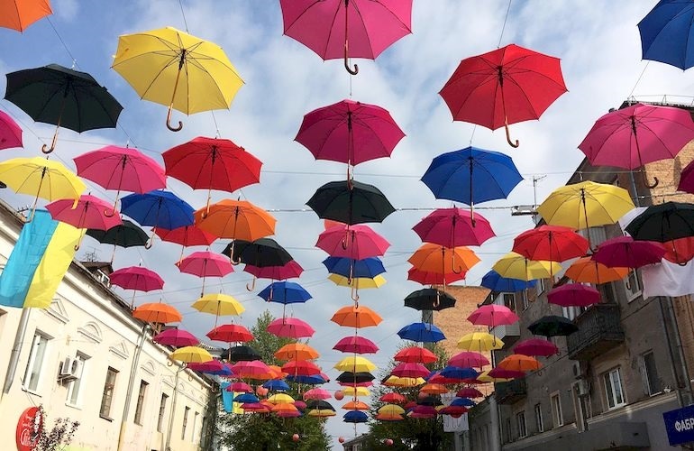 Картинки на День разноцветных зонтов002