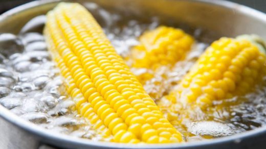 Сколько минут нужно варить кукурузу в початках