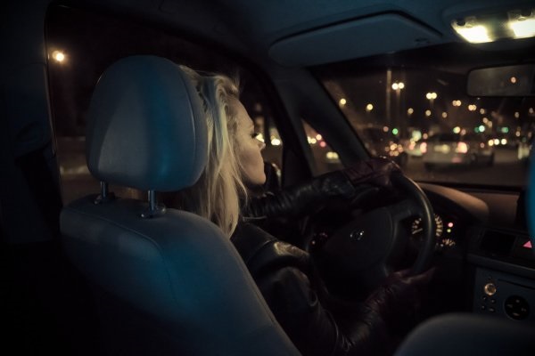 Красивые фото пар в машине ночью (1)