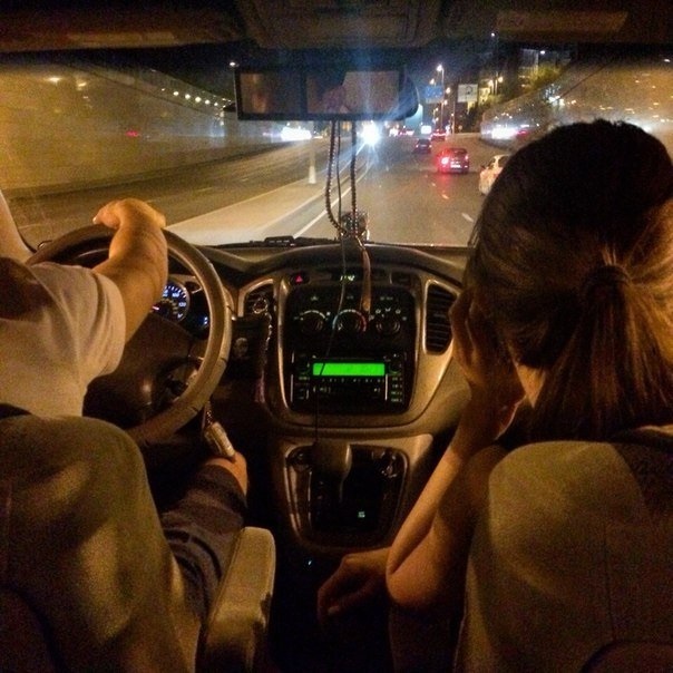 Красивые фото пар в машине ночью (9)