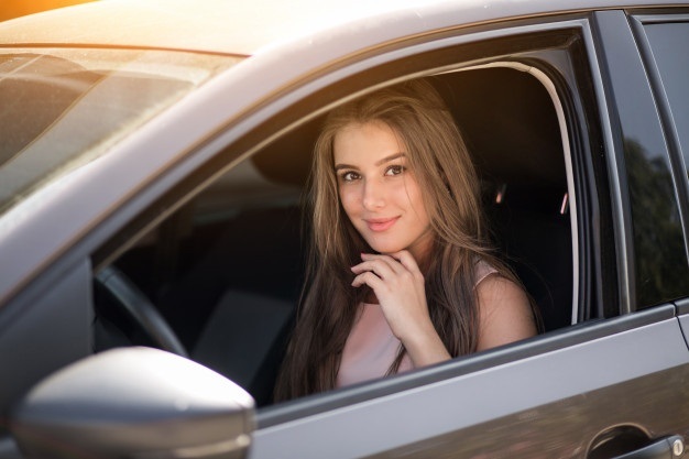 Девушка на аву на машине - топ аватарки за 2021 год (10)