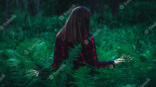Девушка в лесу спиной фото и картинки   подборка (20)