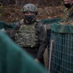 Зеленский вводит военное положение «Успокойтесь и будьте дома»