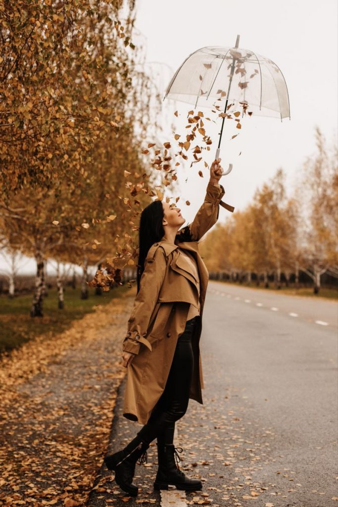 Красивые фото - девушка осенью под дождем (10)