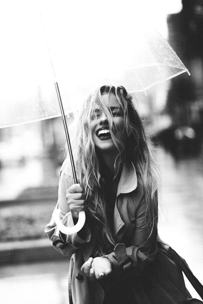 Красивые фото девушка осенью под дождем (27)