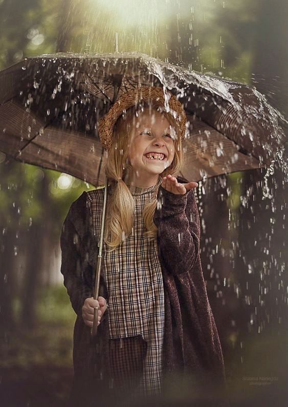 Красивые фото - девушка осенью под дождем (29)