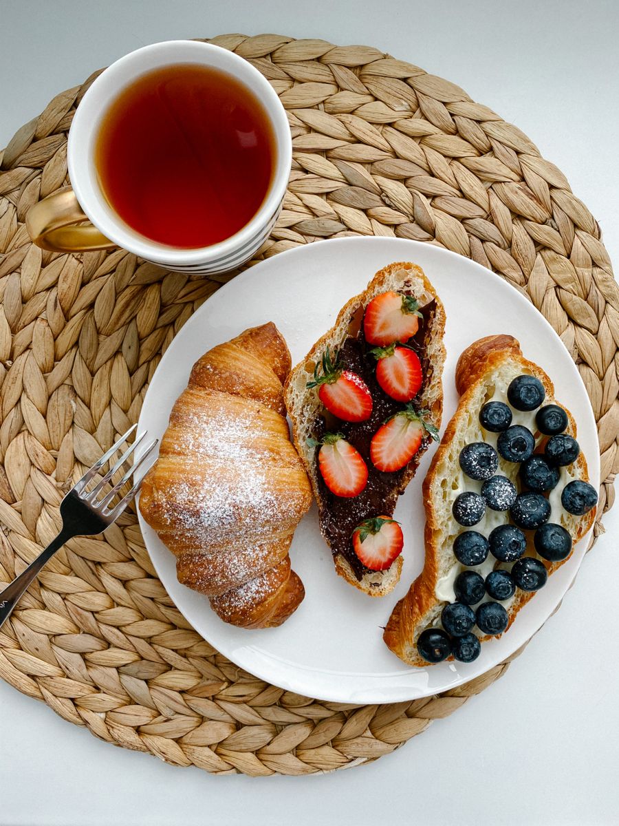 Красивый завтрак с фруктами на фото (3)