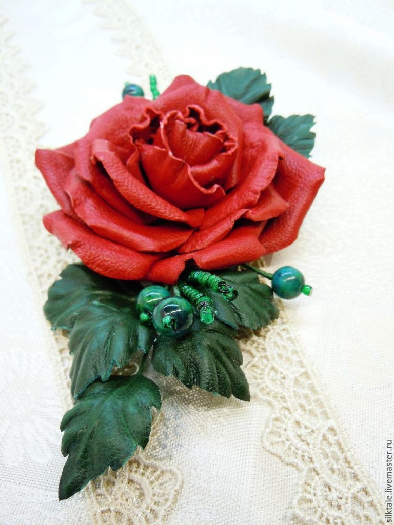 Красная роза в подарок для девушки в картинке (3)