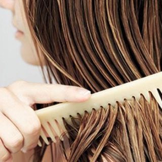 Можно ли расчесывать влажные волосы