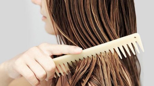 Можно ли расчесывать влажные волосы