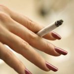 Чем вредно курение для девушек — основные причины