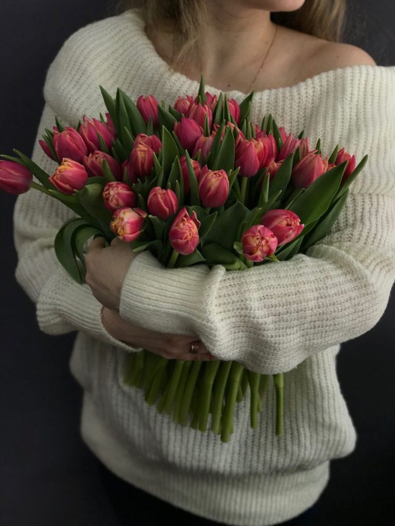 Разноцветные тюльпаны для девушки с 8 марта (12)