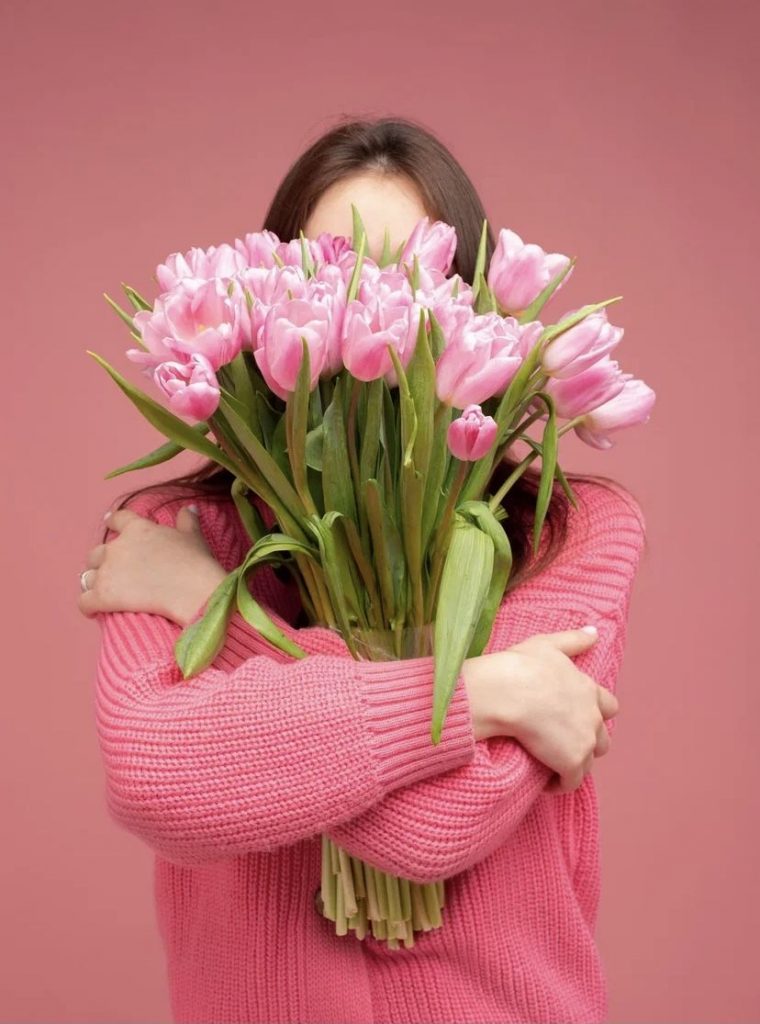 Разноцветные тюльпаны для девушки с 8 марта (18)