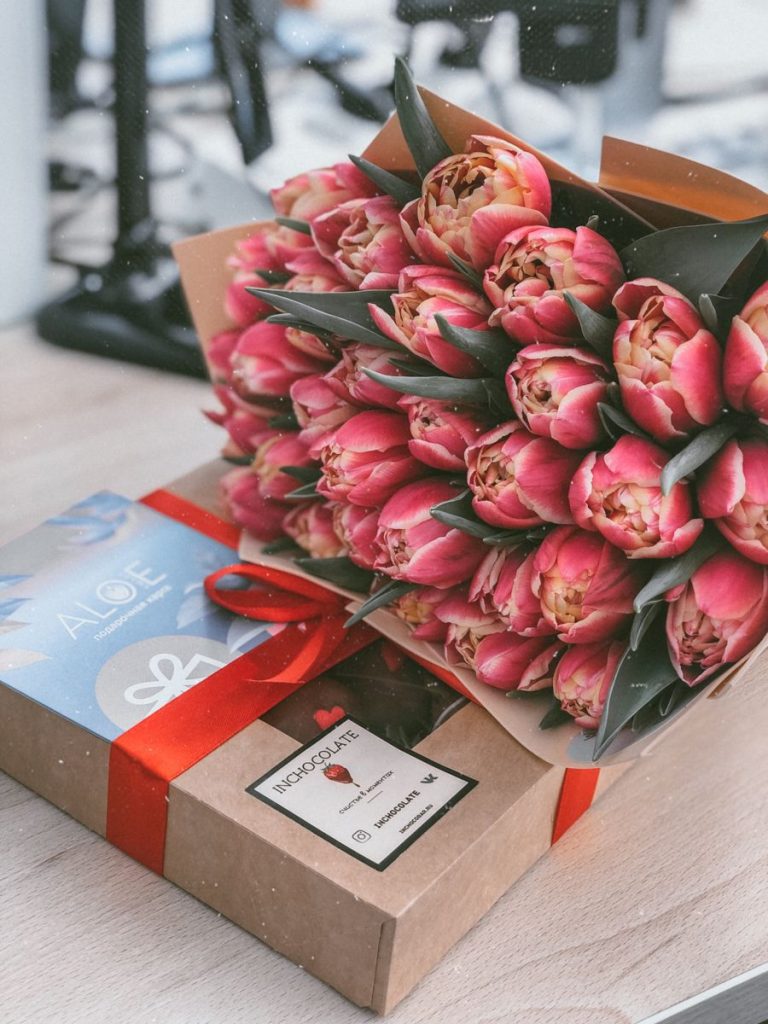 Розовые тюльпаны девушке на 8 марта - картинки (4)