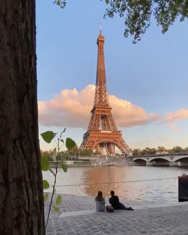 Осень в Париже обои на заставку Айфона (1)