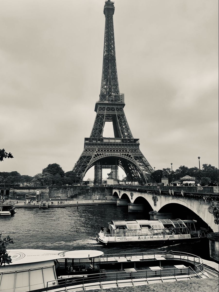 Осень в Париже обои на заставку Айфона (11)