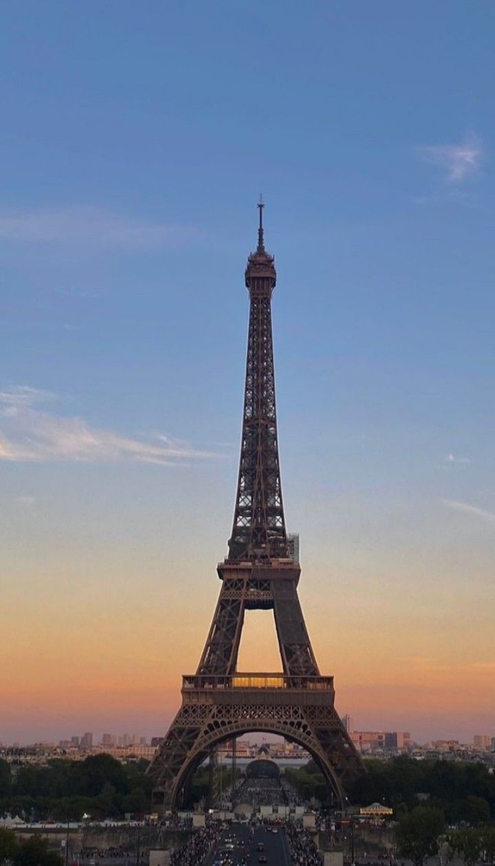 Осень в Париже обои на заставку Айфона (30)