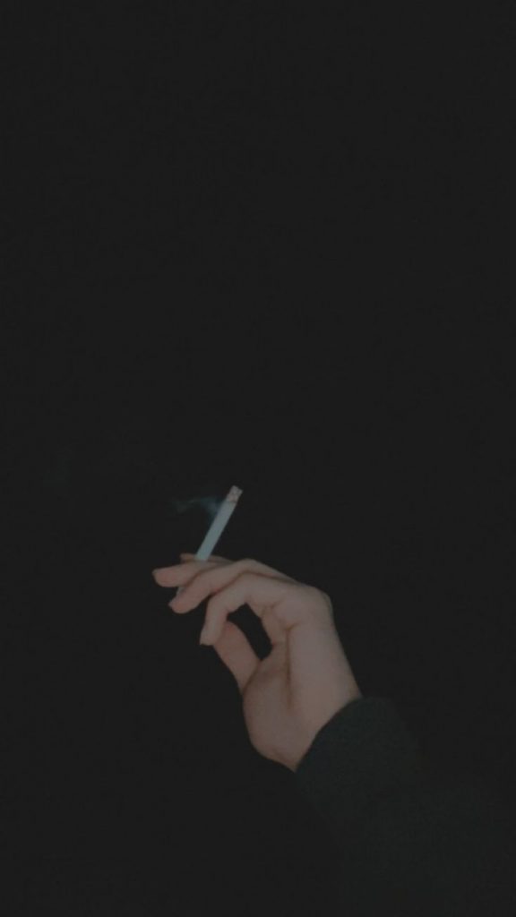 Фото на аву парень с сигаретой без лица (14)