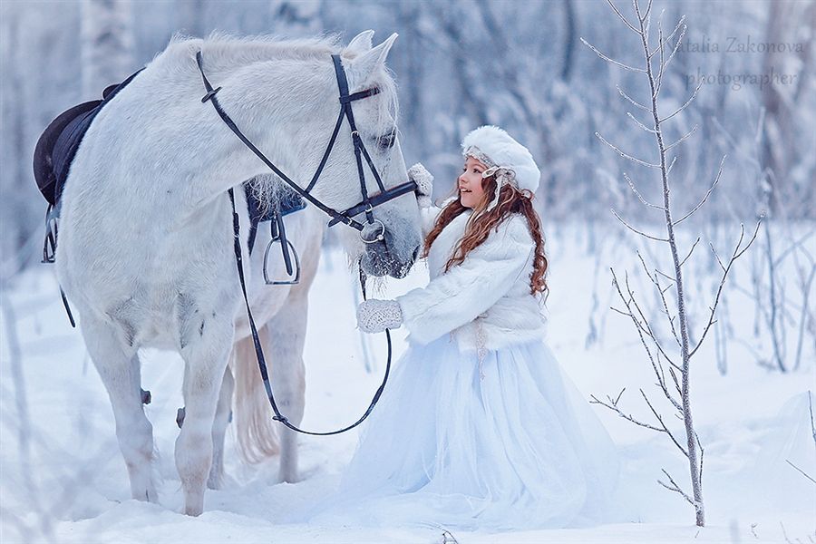 Интересные фото девушки на лошади зимой (14)