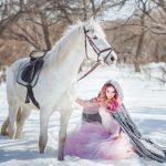 Интересные фото девушки на лошади зимой
