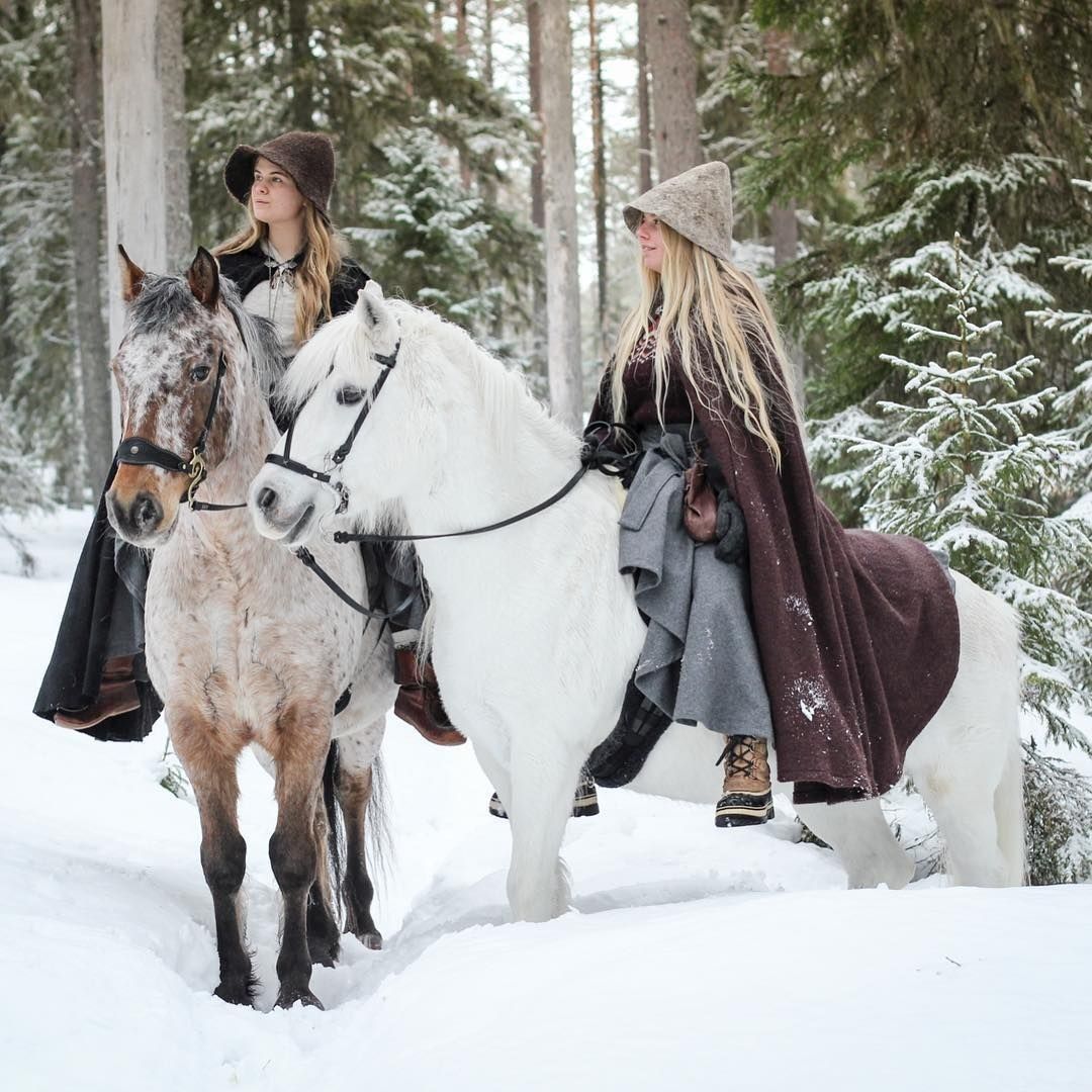 Интересные фото девушки на лошади зимой (5)