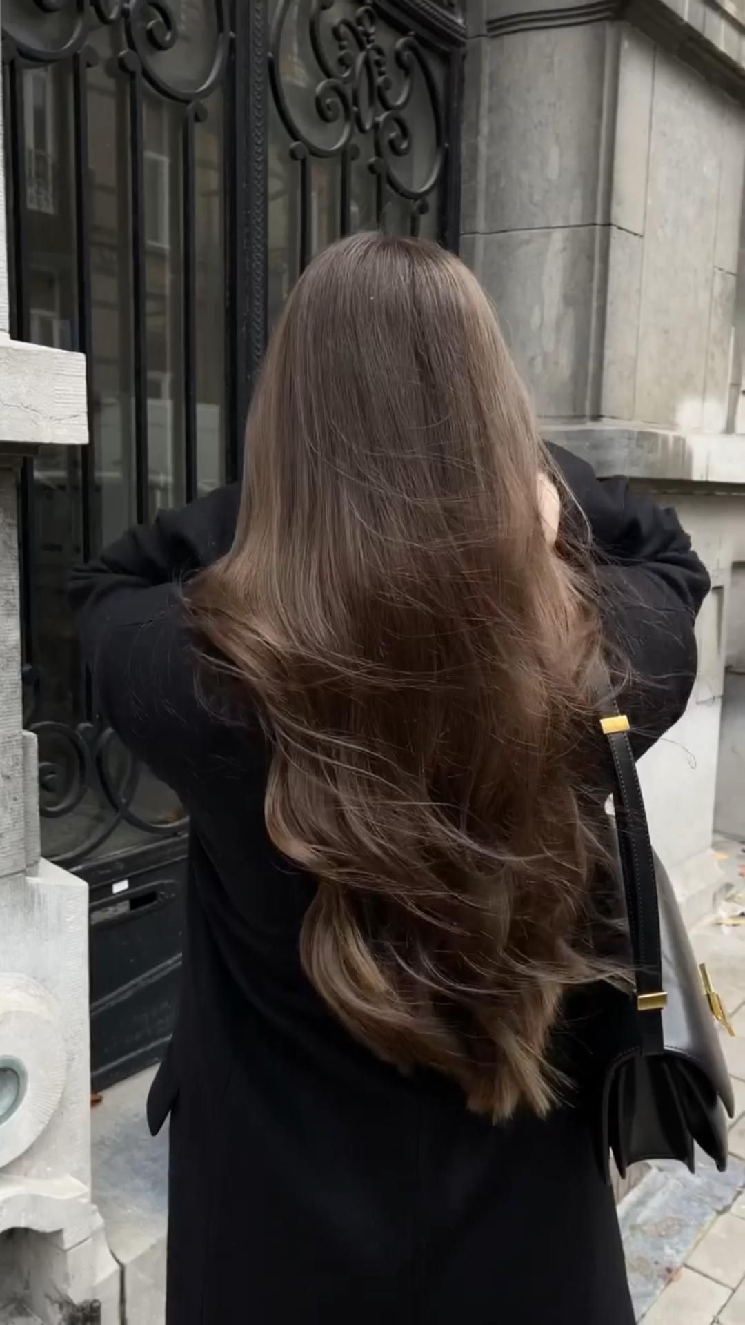 Красивые фото 2023   брюнетка с длинными волосами (24)