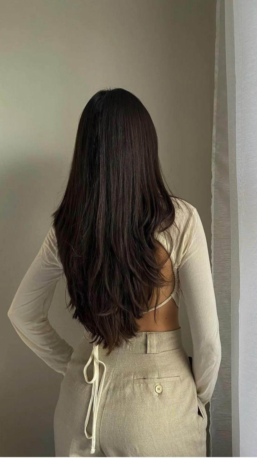 Красивые фото 2023   брюнетка с длинными волосами (26)