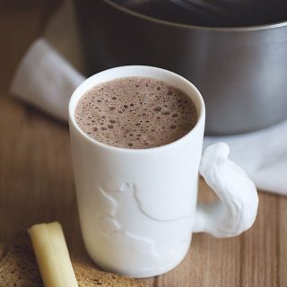 Как эффективно отстирать пятна от какао