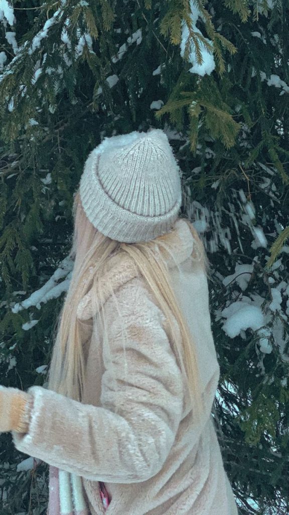 Лучшие фото девушка со спины зимой на аву (14)