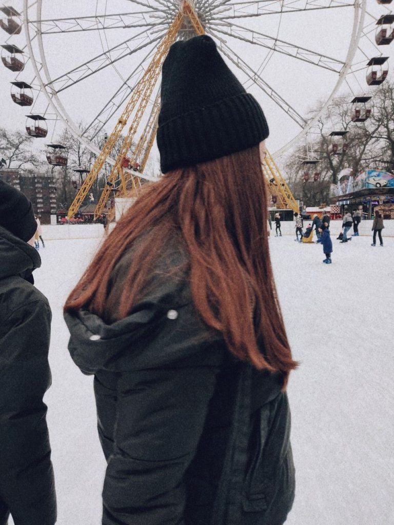 Лучшие фото девушка со спины зимой на аву (7)