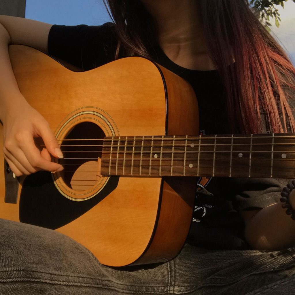 Аниме девушки картинки с гитарой на аву (28)