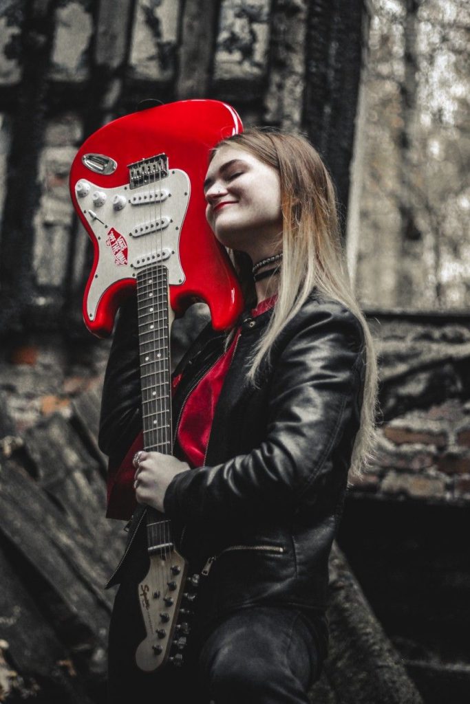 Аниме девушки картинки с гитарой на аву (37)